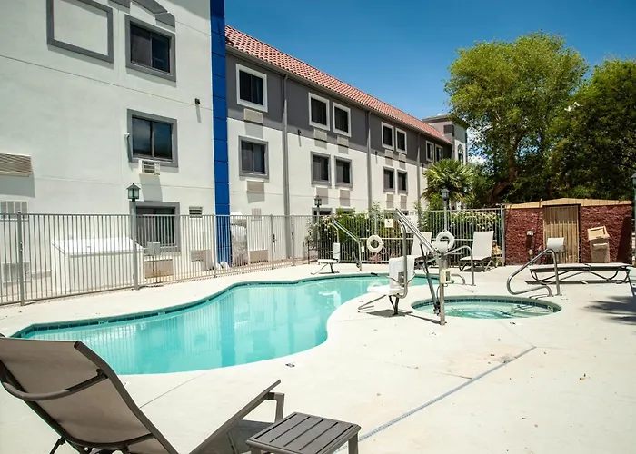 Hotel Express Tucson-airport By Ihg 2*
